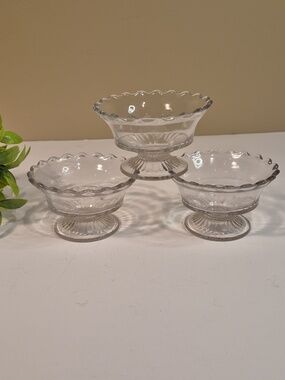 VINTAGE Clear Pressed Glass Pedestal Scalloped Dessert Custard Cups, Set of 3